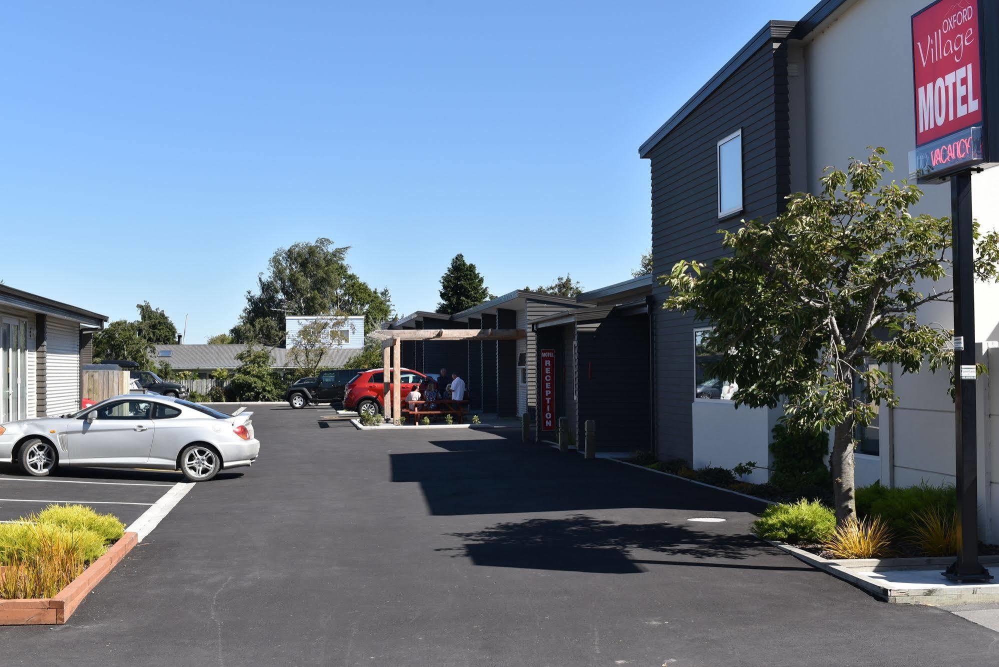 Oxford Village Motels Exterior photo